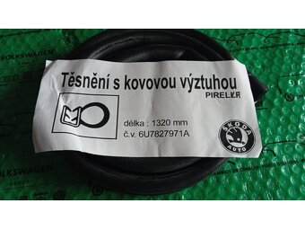 těsnění zadních dveří uprostřed 1320mm Škoda Felicia Pick-Up - 4