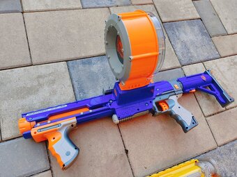 4 zbraně na NERF - 4
