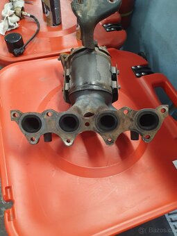 Prodám katalyzátor Kia Hyundai 2B300 W1 EK 3 - 4