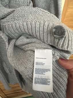 Svetr s kapucí na zapínání zn.Tommy Hilfiger, vel.M/L - 4