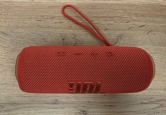 Přenosný reproduktor JBL Flip 6 červený 30 W - 4