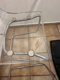 Stůl a 4 židle - 4