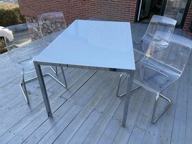 Jídelní skleněný stůl a 4 židle - 4