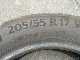Prodám 2 letní gumy Continental 205/55 R17 - 4
