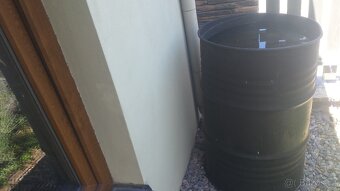 Prodám 3 litry černé syntetické barvy na kov i dřevo - 4