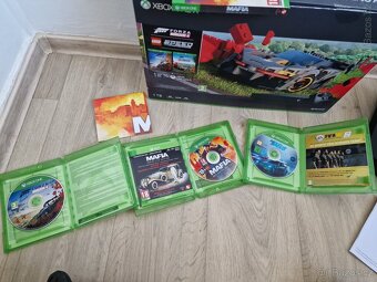 Herní Konzole Xbox One X 1TB plus hry krabice - 4