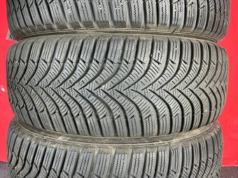 215/65 R16 98 H ZIMNÍ Hankook Winter icept RS2 - 4