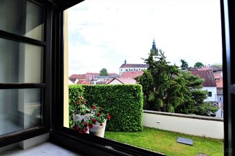 Pronájem zrekonstruovaného bytu 2+kk v centru města - 4