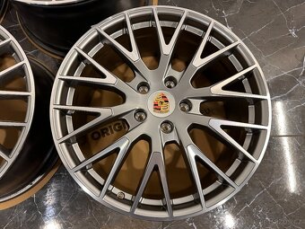 976044660N original porsche Panamera 976 r21 - 4
