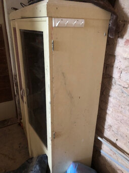 Starožitná skříň dřevěná prosklená - 4