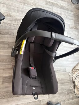 Dětská autosedačka Bugaboo BLACK + 2x base - 4