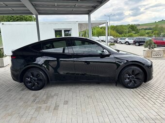 Tesla Model Y - 4