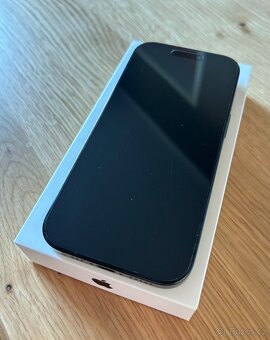Apple iPhone 16 Pro 256 GB černý titan - 4