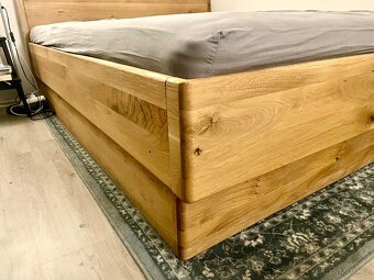 Prodám masivní dubovou postel 160cm s úložným prostorem - 4