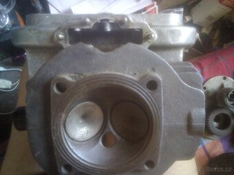 PRAGA 500 BD VRCH MOTORU PŘEVODOVKA - 4