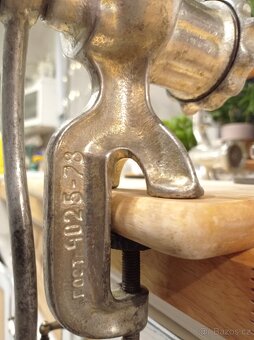 Ruční mlýnek na maso. - 4