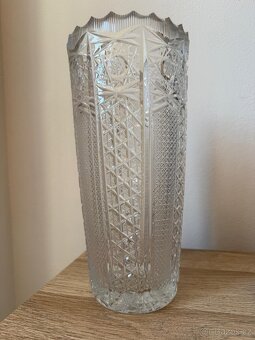 Stará broušená čirá váza - 4