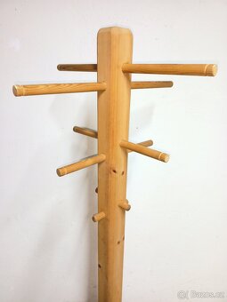 Prodám hezký věšák z masivu - 4