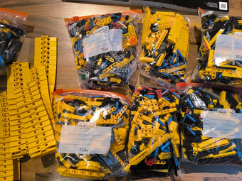 LEGO Technic 42131 Buldozer Cat D11 - 4