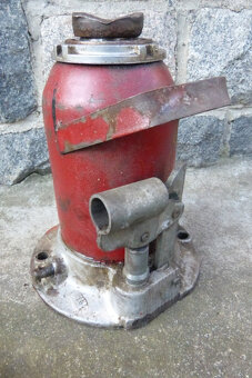 HYDRAULICKÝ ZVEDÁK 7 t - značka DUNAV - 4