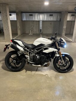 Triumph Speed Triple S - 4