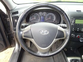 Hyundai i30 1,6 CRDi 1 maj.spotřeba 5,2L/100km,klima,tažné - 4