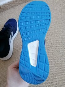 Tmavě modré sportovní boty Adidas na tkaničky, v 35 - 4