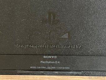 Playstation 4 500Gb, ovládač , kabeláž a hry - 4