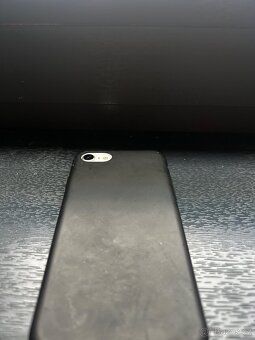 iPhone SE 2020 - 4