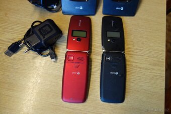 Véčko - mobilní telefon Primo 413 černý / červený - 4