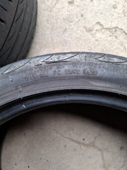 Prodam Letni pneu pirreli 235/40/19 4.5 a 4mm - 4