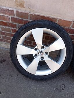Alu kola 5x112 r17 original škoda - 4