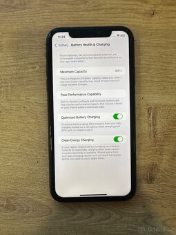 iPhone 11 Black 64GB 86% Baterie - 4