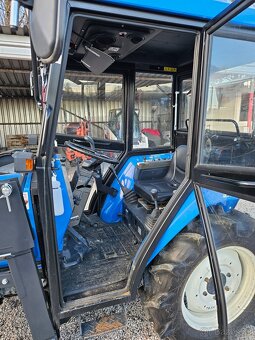 malotraktor Iseki TA215 4x4 s kabinou a čelákem - 4