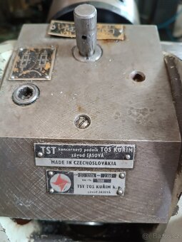 Dělící hlava na frézu TOS - 4