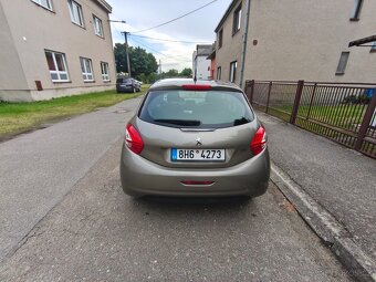 Peugeot 208 1.2 60 kW, najeto jen 43 000 km - 4