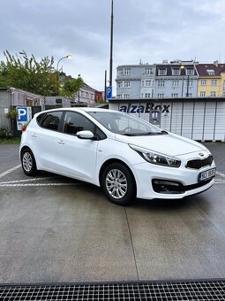 Kia Ceed 1.4 benzín 2017 Hatchback - 4