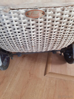 Proutěný kočárek na panenky - 4