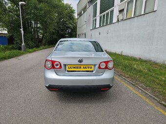 Volkswagen Jetta 1.6i - 4