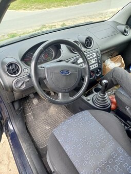 Prodám Ford Fiesta 1,3 benzín, r.v. 3 /2005, najeto173.900km - 4