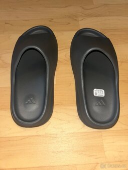 Yeezy Slides - 4