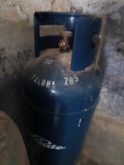 Tři láhve propan butan - 4