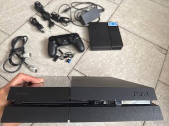 PS4 a příslušenství (ovladač, kamera, větrání, kabely…) - 4
