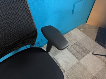 Kancelářská židle VITRA ID Mesh PC 26 500 Kč - 4