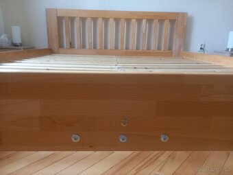 manželská postel z masivního dřeva 200 cm x 180 cm - 4