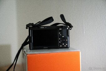 Sony ZV-E10 + Sigma 30mm f/1.4 DC DN | C + 3 baterie + nabíj - 4