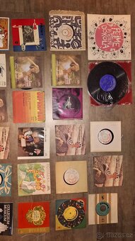 Prodám 77 ks gramodesky malé SP - 4