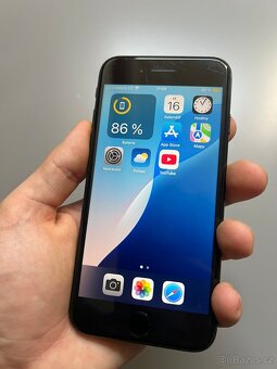 iPhone SE 2020, 64 GB, černý – pěkný stav - 4