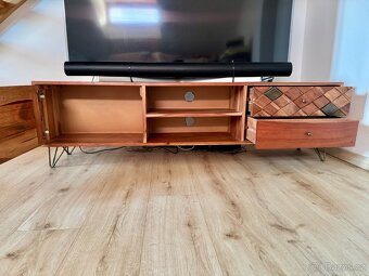 Nízká komoda XXXLutz z řady Ambia Home Akácie (160/45/35 cm) - 4