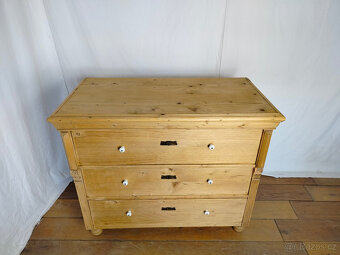 Starožitná šuplíková komoda - 4